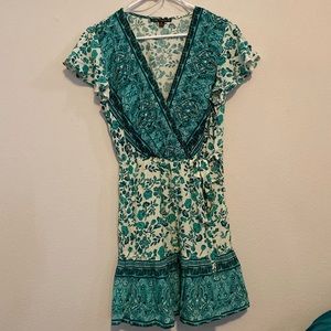City Triangles. Teal, green & white dress. Floral pattern, V cut. Size medium.